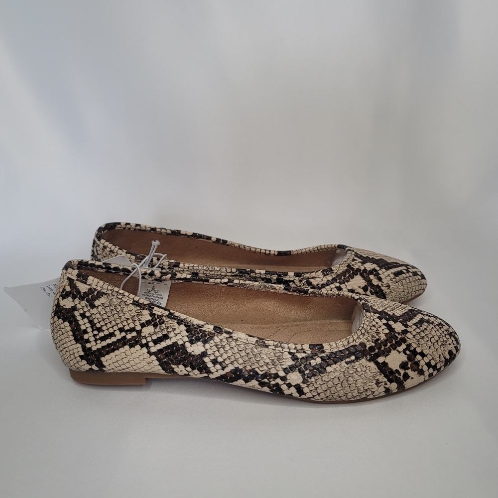 Almond Toe Snake Flats Size 6